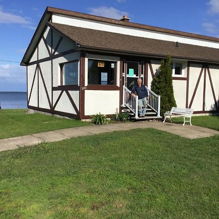 ブークタッチ Gite Au Bord De La Baie Bed & Breakfast エクステリア 写真